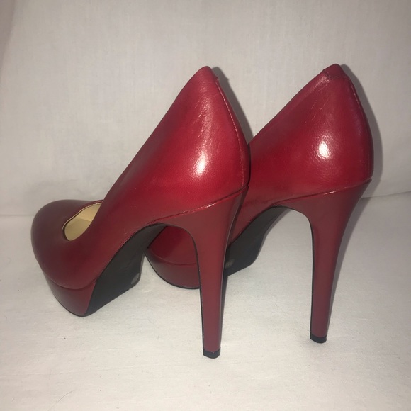Gianni Bini red platform pumps NWOT T3 - Picture 2 of 2